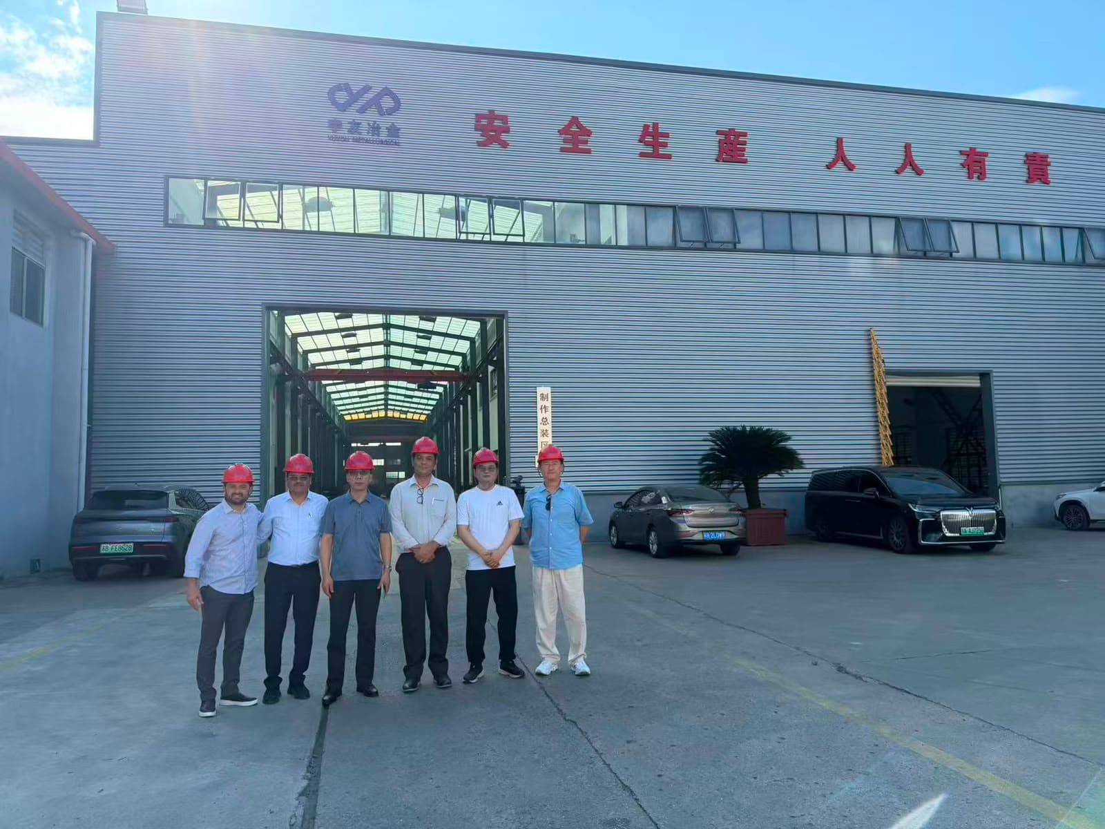 Marlon de Mendonça em visita técnica a fábrica parceira na China