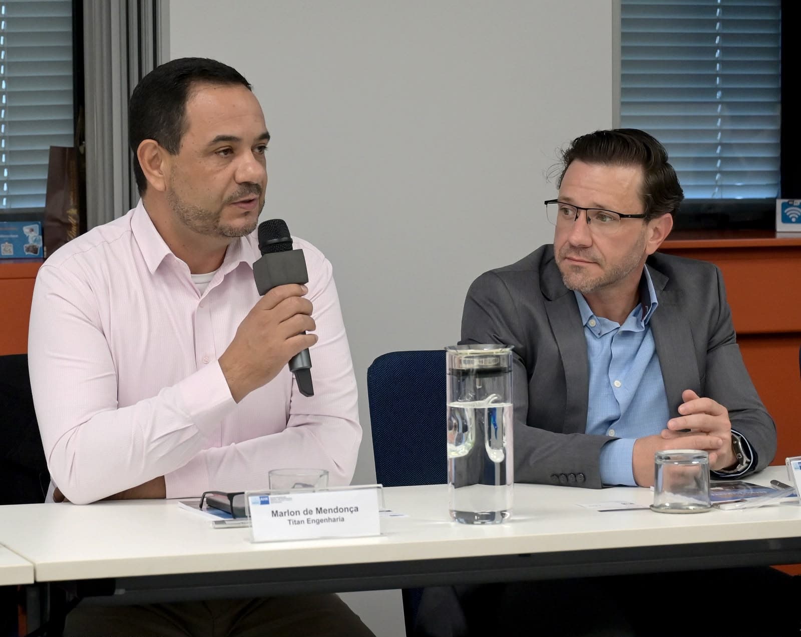 Marlon de Mendonça representando a Titan Engenharia em painel da AHK